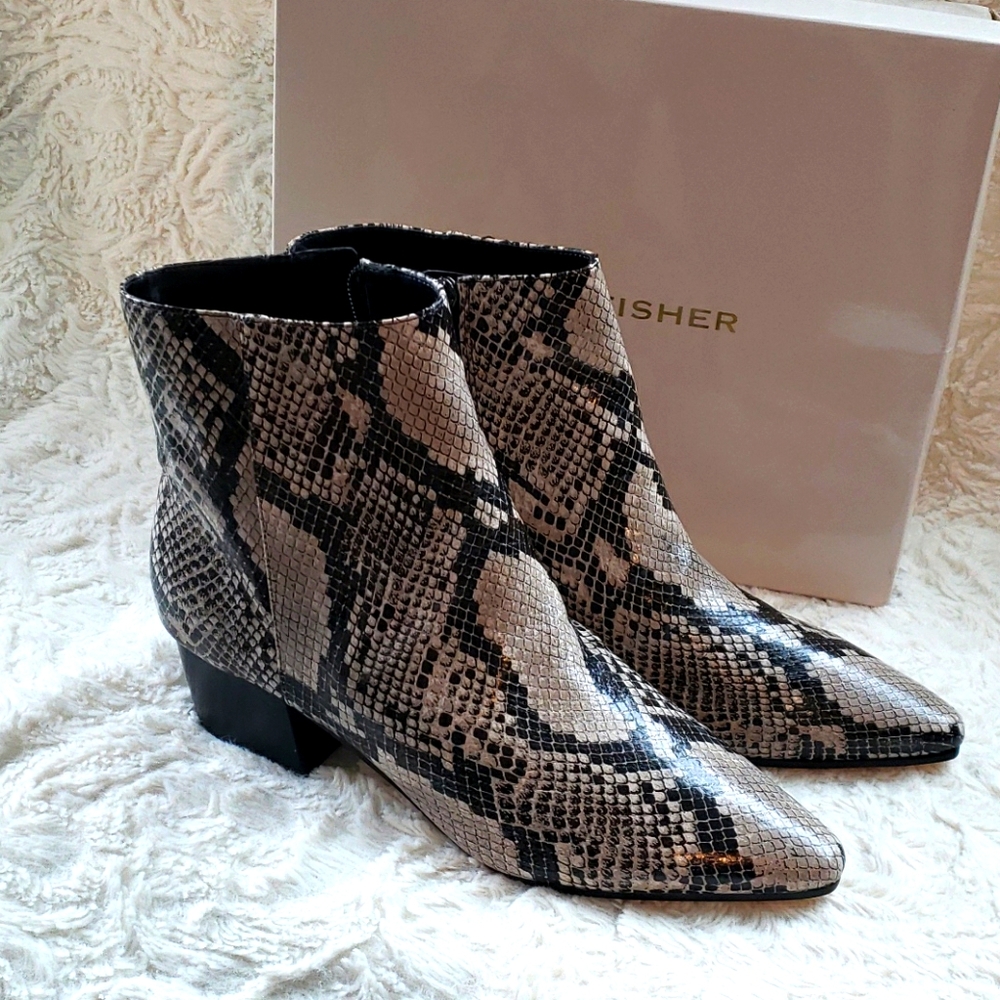Marc Fisher Tammea Ankle Booties. Size 8.5M